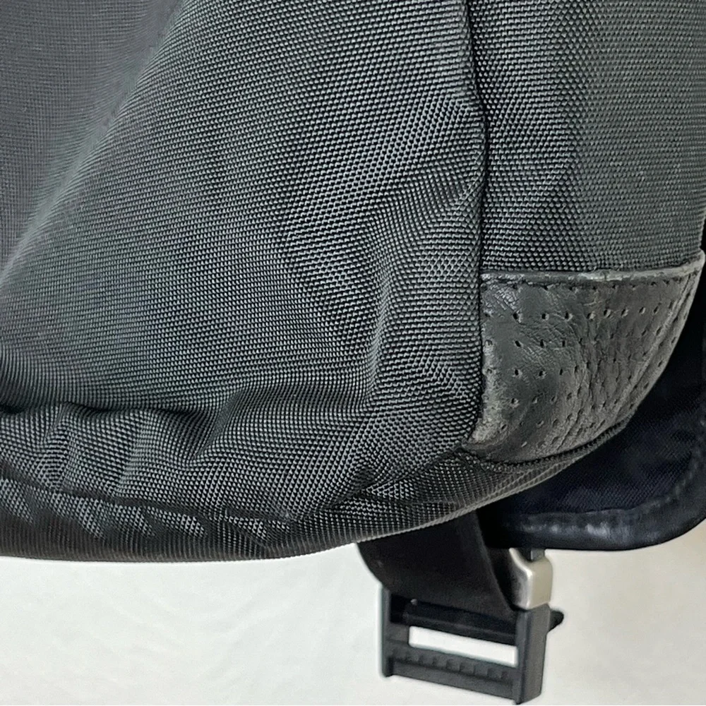 Coach F70422 Mens Voyager Messenger Bag Black Nylon Leather Shoulder Strap